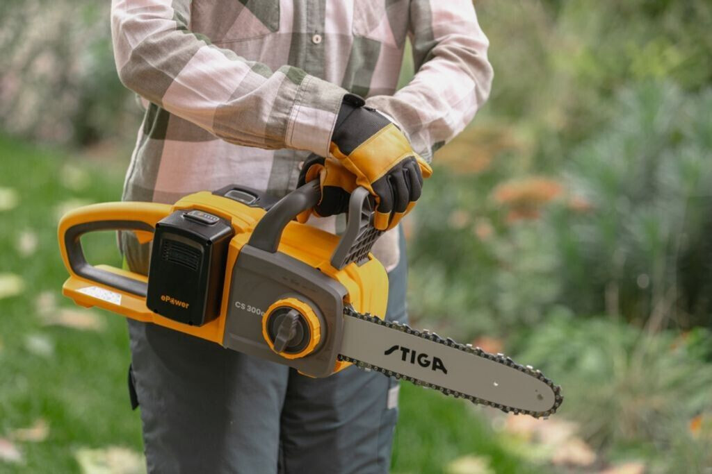 Stiga CS 300e Kit (mit 2 Akkus 4 Ah und Ladegerät) Akku-Kettensäge