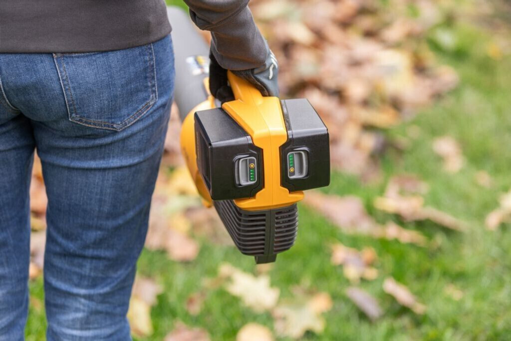Stiga BL 300e Kit (mit 2 Akkus 4 Ah und Ladegerät) Akku-Laubbläser